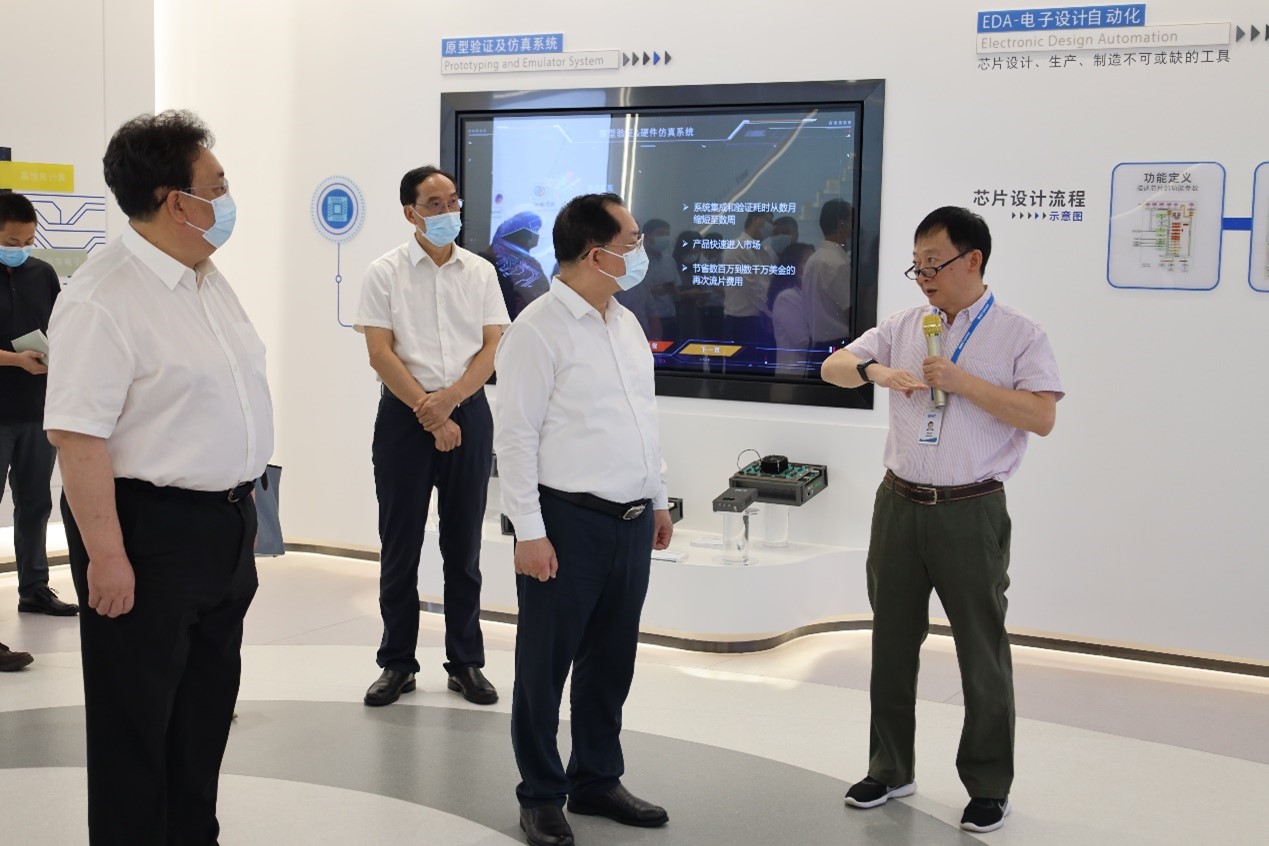 深圳市人大常委会骆文智主任一行赴QY千亿国际集团调研